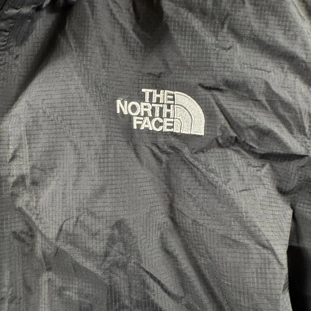 The North Face HyVent 2.5L Rain Jacket Men M Black Hooded Waterproof Windbreaker